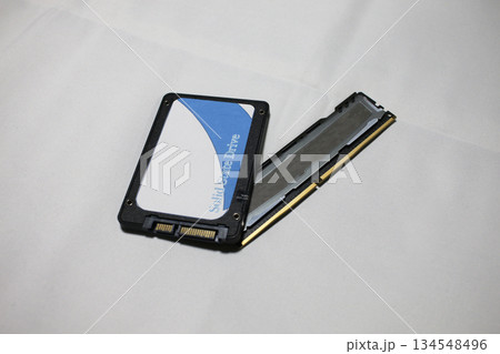 パソコンのSSDとメモリ パソコンのSSDとメモリ 134548496