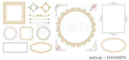 アンティークな雰囲気の飾り枠のセット。高級感のある装飾の飾り罫。エレガントなビンテージデザインのフレ 134548978