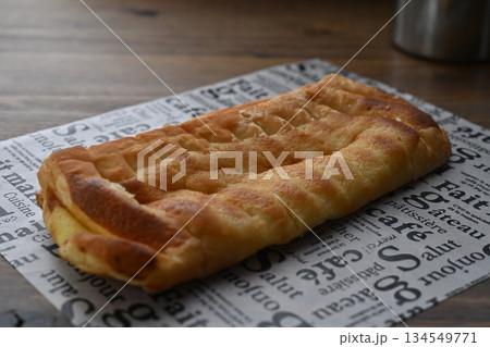 ずっしりデニッシュ ケーキ&クリーム ずっしりデニッシュ ケーキ&クリーム 134549771