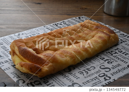 ずっしりデニッシュ ケーキ&クリーム ずっしりデニッシュ ケーキ&クリーム 134549772