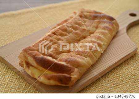 ずっしりデニッシュ ケーキ&クリーム ずっしりデニッシュ ケーキ&クリーム 134549776