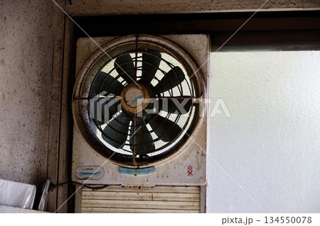 古い扇風機 134550078