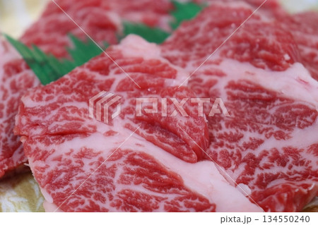 霜降り肉 牛肉 サシ スーパーマーケット 精肉店 ステーキ ハレの日 お祝い 焼肉 ひとり焼肉 霜降り肉 牛肉 サシ スーパーマーケット 精肉店 ステーキ ハレの日 お祝い 焼肉 ひとり焼肉 134550240