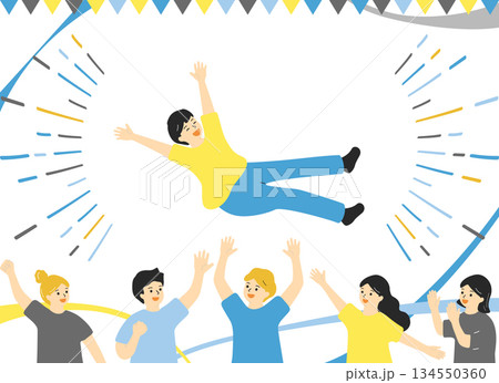 胴上げで祝う人たち 134550360