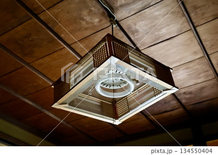 古い蛍光灯 古い蛍光灯 134550404