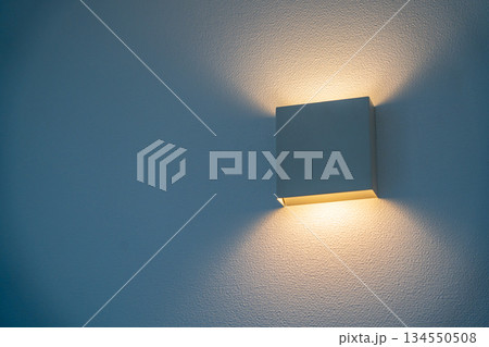 室内にある照明器具 134550508