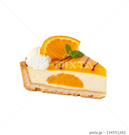 シンプルな白バックで素材の鮮やかさが引き立つタルトの一切れ 134551262