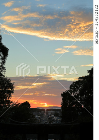 宮地嶽神社から望む玄界灘の美しい夕日の景色 宮地嶽神社から望む玄界灘の美しい夕日の景色 134552122