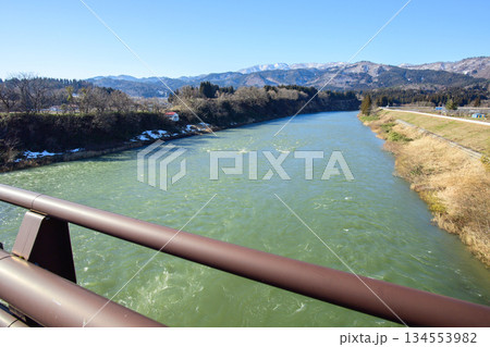 最上川三難所 三ヶ瀬橋と散歩道 山形県 最上川三難所 三ヶ瀬橋と散歩道 山形県 134553982