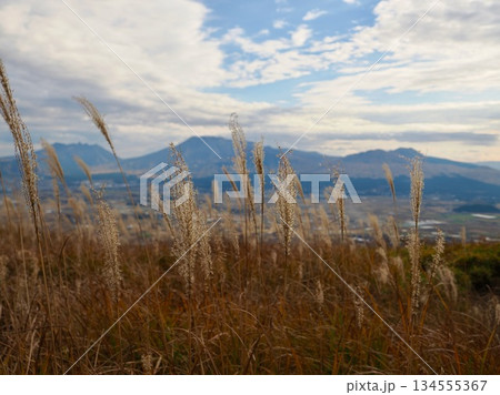 大観峰からの阿蘇連峰 134555367