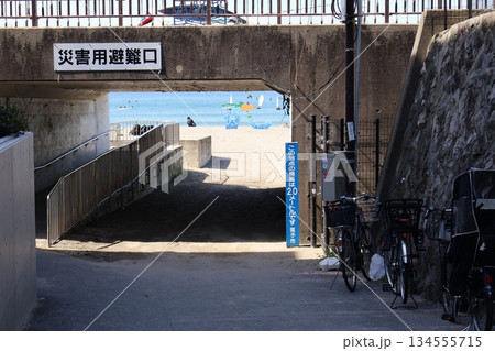 逗子海岸海水浴場入口(神奈川県逗子市新宿2丁目) 逗子海岸海水浴場入口(神奈川県逗子市新宿2丁目) 134555715