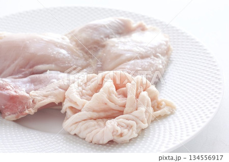 鶏ムネ肉 134556917