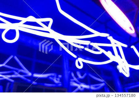 Blurred defocused bokeh background of exhibition hall or convention centre hallway. Business trade show modern white interior architecture. Abstract blur modern business office background Blurred defocused bokeh background of exhibition hall or convention centre hallway. Business trade show modern white interior architecture. Abstract blur modern business office background 134557180