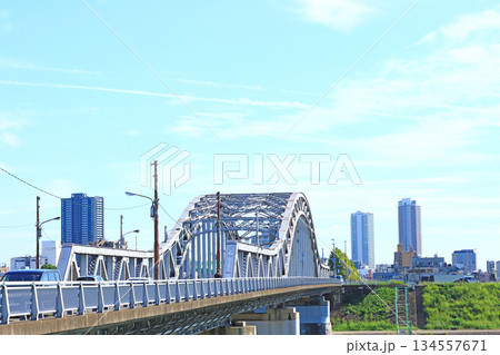岐阜県岐阜市、忠節橋と岐阜駅前高層ビル群の風景 岐阜県岐阜市、忠節橋と岐阜駅前高層ビル群の風景 134557671