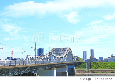 岐阜県岐阜市、忠節橋と岐阜駅前高層ビル群の風景 岐阜県岐阜市、忠節橋と岐阜駅前高層ビル群の風景 134557672
