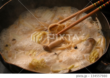 白菜とシメジのクリームパスタ 134557980