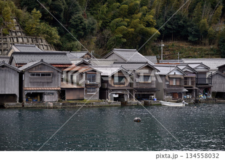 Traditional wooden fishermen Funaya boathouses in Ine, north Kyoto prefecture on the Sea of Japan 134558032
