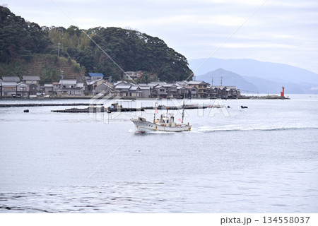 Traditional fishermen village with Funaya boathouses in Ine, north Kyoto prefecture on the Sea of Japan 134558037