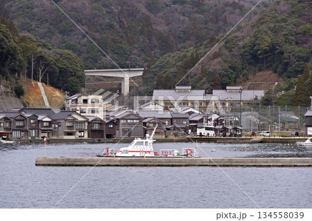 Traditional fishermen village with Funaya boathouses in Ine, north Kyoto prefecture on the Sea of Japan 134558039