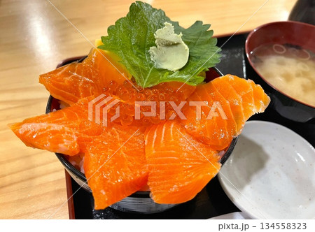 【北海道】小樽三角市場の海鮮丼 134558323