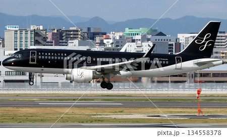 スターフライアーズA320福岡空港アプローチ スターフライアーズA320福岡空港アプローチ 134558378
