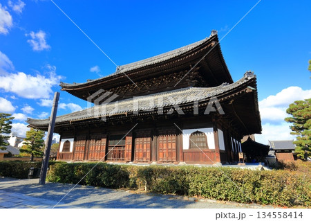 【京都府】晴天の建仁寺の法堂 134558414