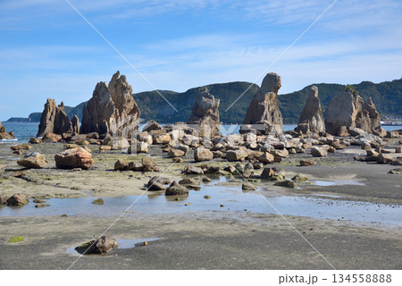 Hashigui Rocks natural stone formations in Kushimoto Town in Kii Peninsula in Wakayama, Japan 134558888