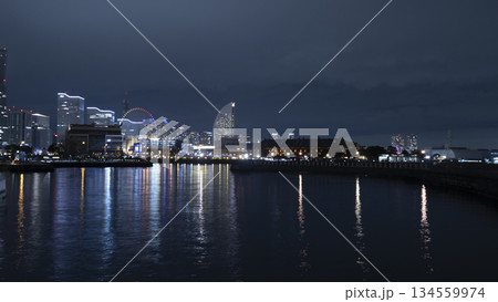 大さん橋から見たみなとみらいの夜景 134559974