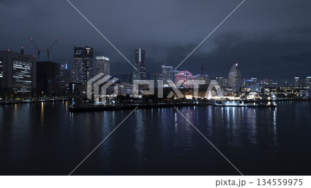 大さん橋から見たみなとみらいの夜景 134559975