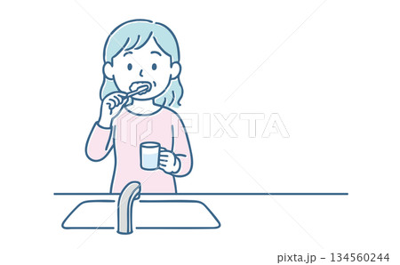 歯磨きをする女性 134560244