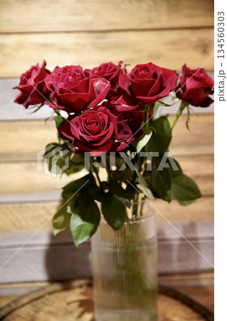 赤いバラ 赤いバラ 134560303