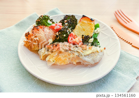 タラと野菜のマヨチーズ焼き タラと野菜のマヨチーズ焼き 134561160