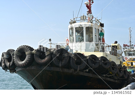古タイヤのタグボート 高雄港散策 134561502