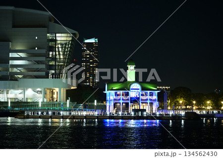 横浜ぷかりさん橋の夜景 134562430