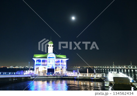 横浜ぷかりさん橋の夜景 134562434