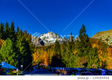 Tourist path and market stalls with Solisko peak in High Tatras 134564458
