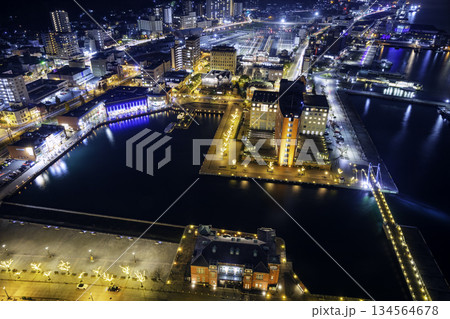日本夜景遺産に選ばれている門司港レトロの美しい夜景（福岡県北九州市） 134564678