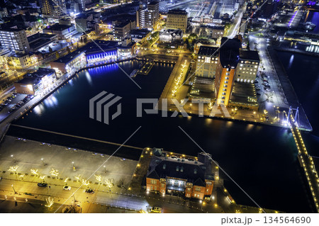 日本夜景遺産に選ばれている門司港レトロの美しい夜景（福岡県北九州市） 134564690