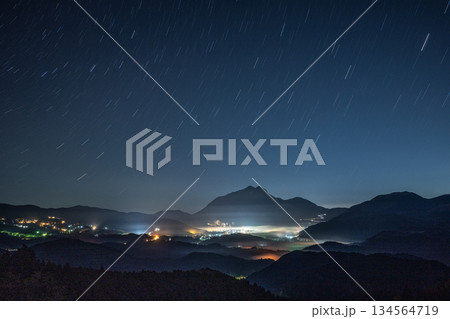 霧煙る湯布院 霧煙る湯布院 134564719