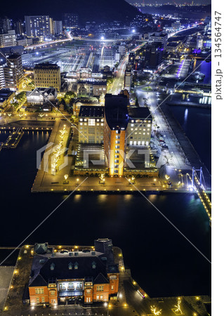 日本夜景遺産に選ばれている門司港レトロの美しい夜景（福岡県北九州市） 134564747