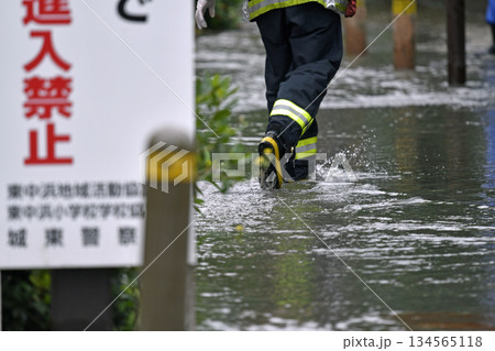 2025年5月10日大阪市城東区東中浜5丁目付近(水道管破裂)の現場 2025年5月10日大阪市城東区東中浜5丁目付近(水道管破裂)の現場 134565118