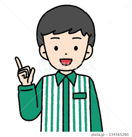 コンビニ店員の男性が案内をしている 134565260