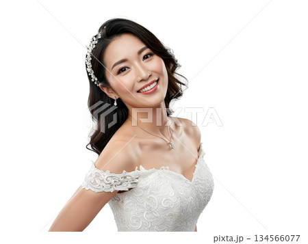 微笑む日本人花嫁の上半身ポートレート ウェディングドレス姿 清楚で上品な女性（背景透過） 134566077