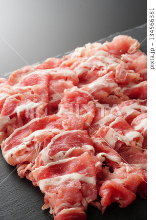 豚肉 肩ロース 切り落とし 豚肉 肩ロース 切り落とし 134566381