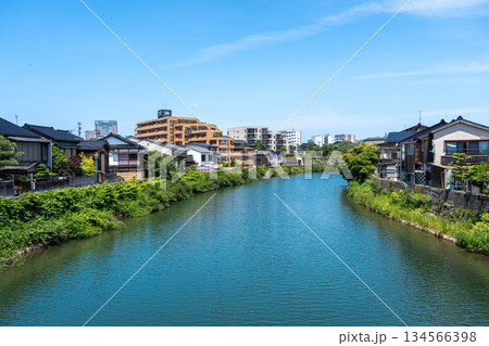 Old Kazue-machi district and Asano River in Kanazawa, Japan 134566398