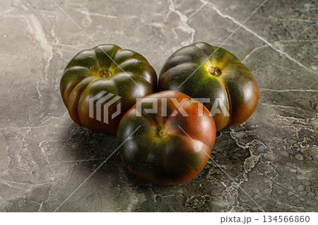 Ripe black juicy tomato cumato Ripe black juicy tomato cumato 134566860