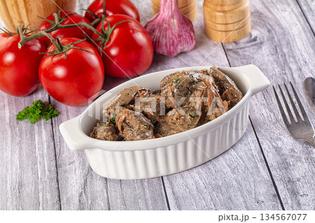 Chicken liver in cream sauce 134567077