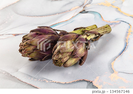 Organic food - Ripe raw green artichoke 134567146