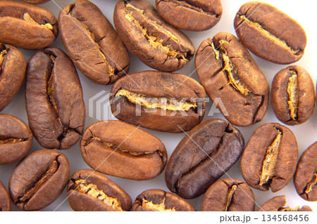 Close-up of roasted coffee beans with rich brown hues Close-up of roasted coffee beans with rich brown hues 134568456