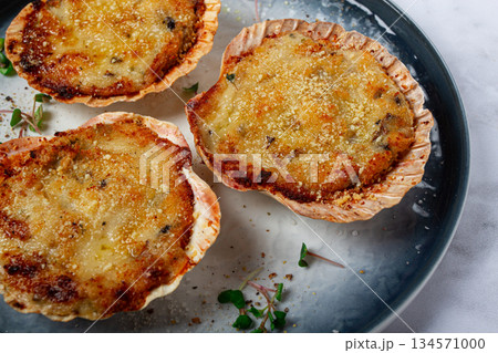 scallop shells, stuffed, baked with cheese, in the oven, julienne with scallops, scallop shells, stuffed, baked with cheese, in the oven, julienne with scallops, 134571000